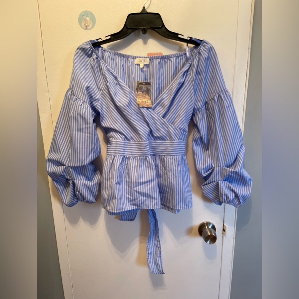New! Blue & White Stripped Womens Top Blouse With Very Pretty Sleeves. Size S.